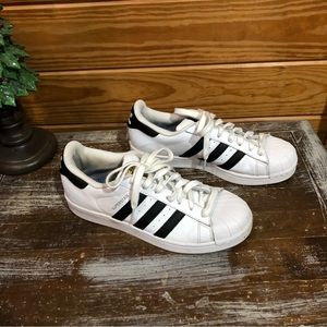 Adidas superstar shoes. Mens 8 / ladies 91/2 . .
